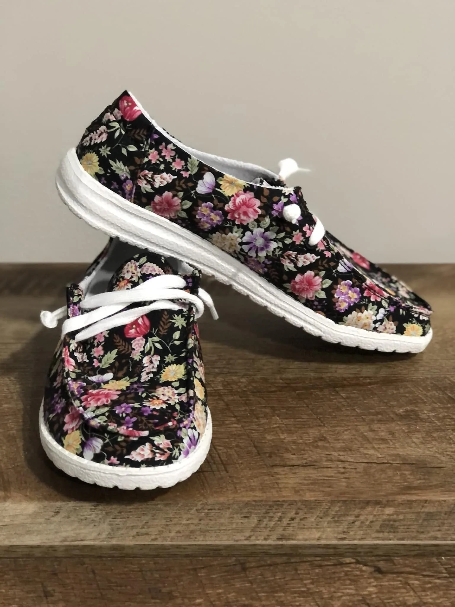 Gypsy Jazz Holly Sneaker | Dahlia