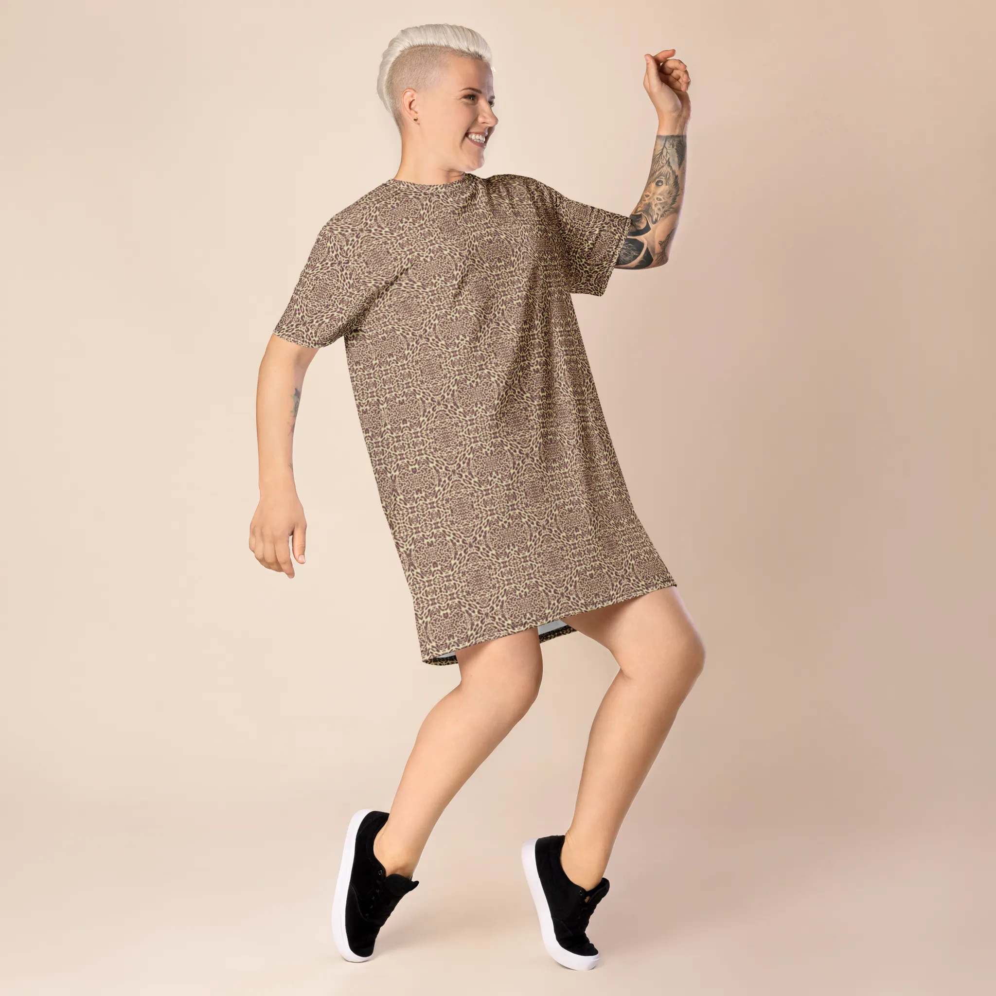 Recursia Contemplative Jaguar T-Shirt Dress In Pink